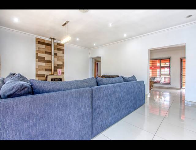 4 BEDROOM FREEHOLD FOR SALE IN MARLBORO GARDENS